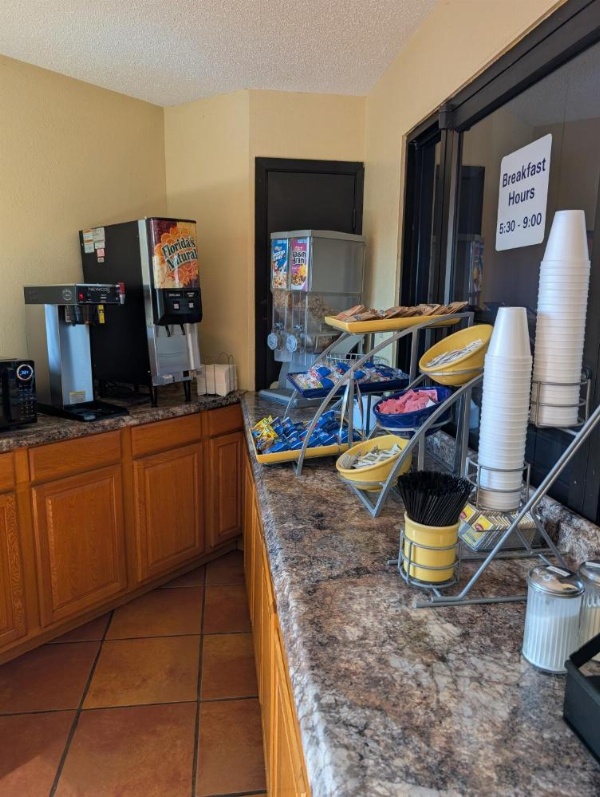 Days Inn by Wyndham Arcadia image 13