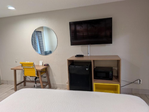 Days Inn by Wyndham Arcadia image 19