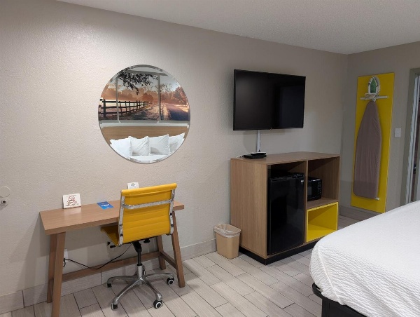 Days Inn by Wyndham Arcadia image 4